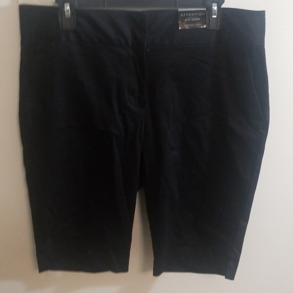 Shorts - Picture 2 of 3